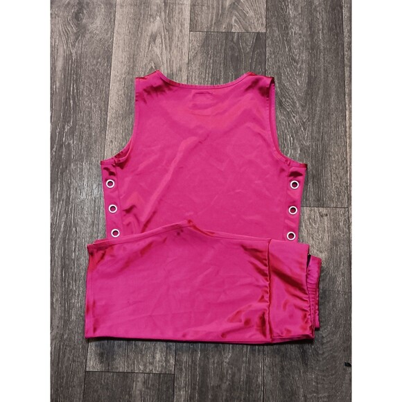 Exercise shirt and shorts - Picture 1 of 3